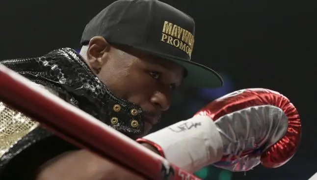 MGM Grand recibe con abucheos a Floyd Mayweather