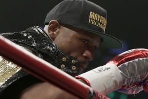 MGM Grand recibe con abucheos a Floyd Mayweather