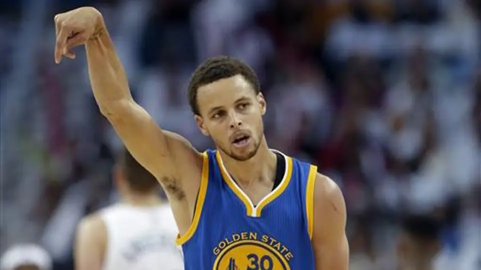 Warriors barren a Pelicans y avanzan en Playoffs
