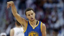 Warriors barren a Pelicans y avanzan en Playoffs