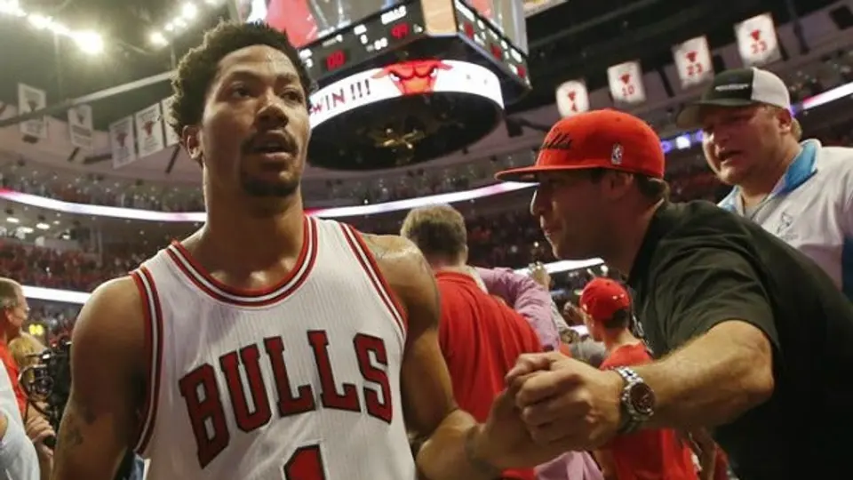 Rose le da la victoria a Bulls en el último momento