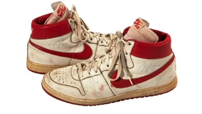 Subastarán los primeros tenis de Michael Jordan en la NBA