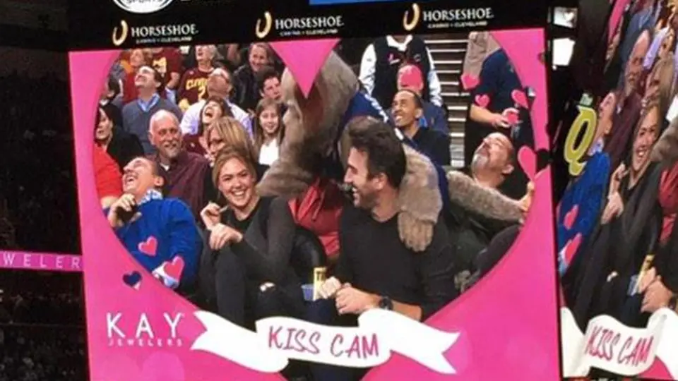 Kate Upton y Verlander, 'atacados' por mascota de Cavaliers