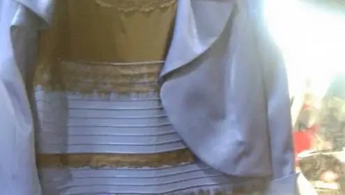 ¿De qué color ves este vestido?