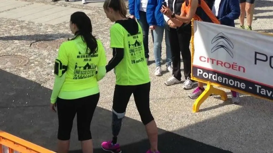 Víctima de atentado en Maratón de Boston vuelve a correr con prótesis