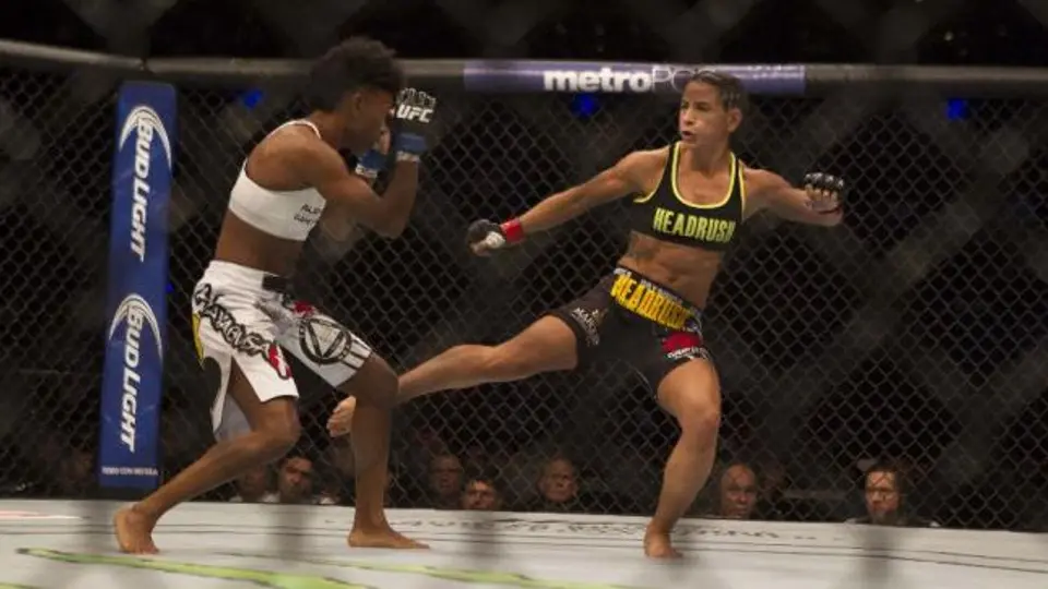 Tecia Torres vence a Hill por decisión unánime