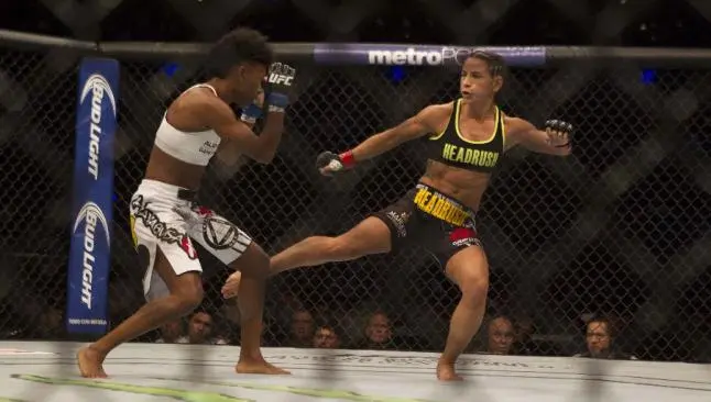 Tecia Torres vence a Hill por decisión unánime