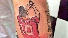 Aficionado de la Roma se tatúa la selfie' de Totti