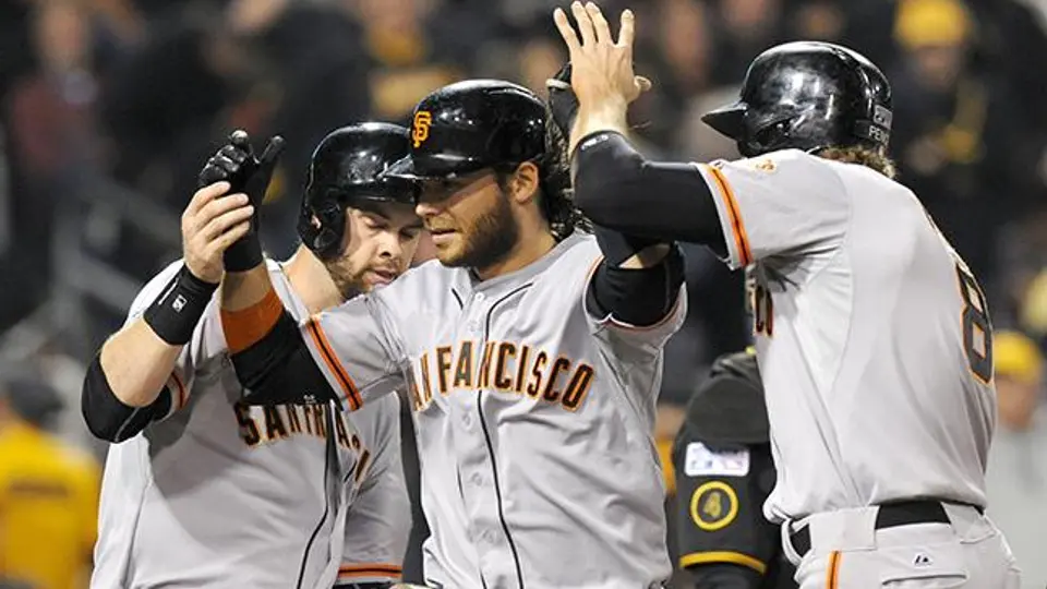 Gigantes apalea y se instala en Serie Divisional