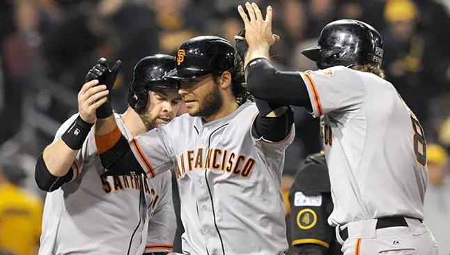Gigantes apalea y se instala en Serie Divisional