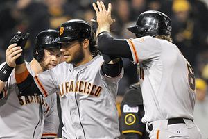 Gigantes apalea y se instala en Serie Divisional