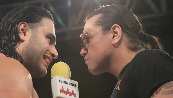 Luchador Heavy Metal sufre quemaduras en la cara y en los ojos
