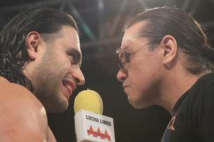 Luchador Heavy Metal sufre quemaduras en la cara y en los ojos