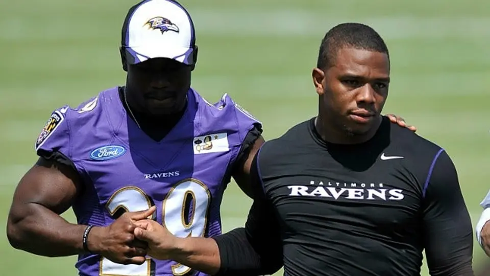 Cuervos terminan contrato de Ray Rice