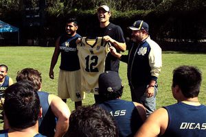 Mark Sánchez visita entrenamiento de Pumas CU