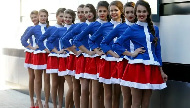 Bellas modelos engalanan GP de Rusia