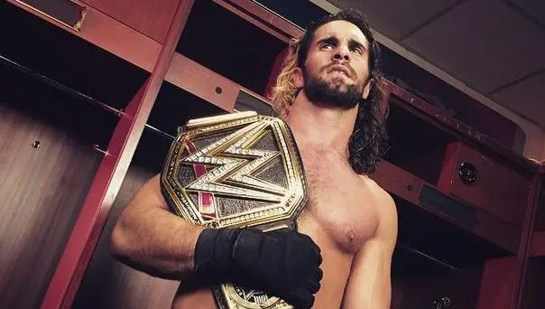Rollins se impone a Orton y sigue como campeón de los pesados