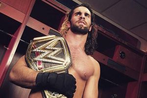 Rollins se impone a Orton y sigue como campeón de los pesados