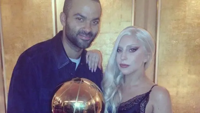 Lady Gaga convive con los Spurs en Berlín
