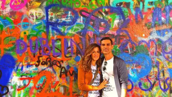 Rafa Márquez presume su amor en muro de John Lennon