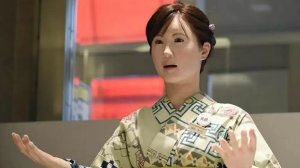 Aiko Chihara, la recepcionista androide de los almacenes en Tokio