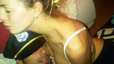 Filtran imágenes íntimas de Lavezzi con su mujer
