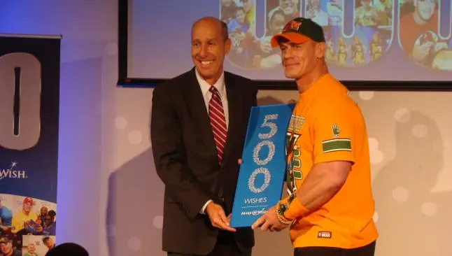 John Cena y la WWE hacen altruismo en NY
