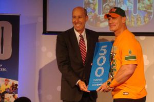 John Cena y la WWE hacen altruismo en NY
