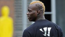 Mario Balotelli presume su nuevo look