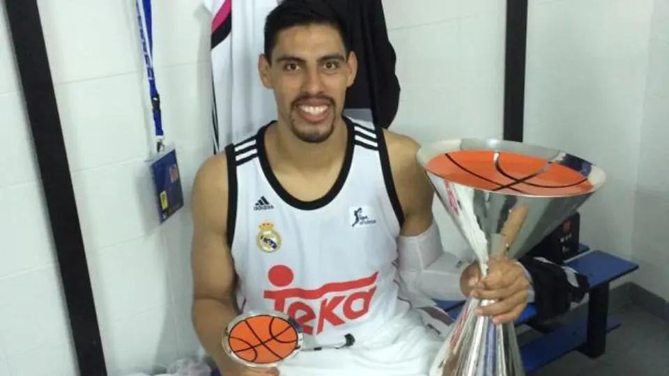 Ayón conquista la Supercopa española con Real Madrid