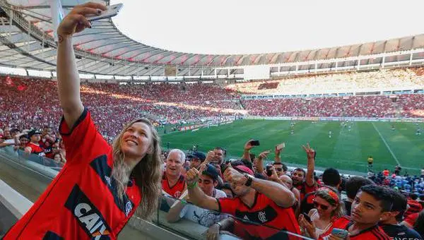 Ronda Rousey festeja triunfo con Flamengo en el Maracaná