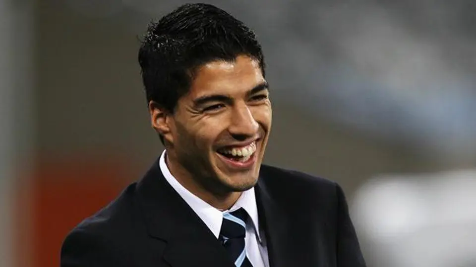 Taxista de Arabia presume selfie con Luis Suárez