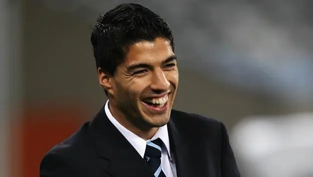 Taxista de Arabia presume selfie con Luis Suárez