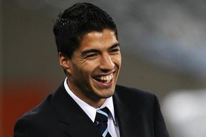 Taxista de Arabia presume selfie con Luis Suárez