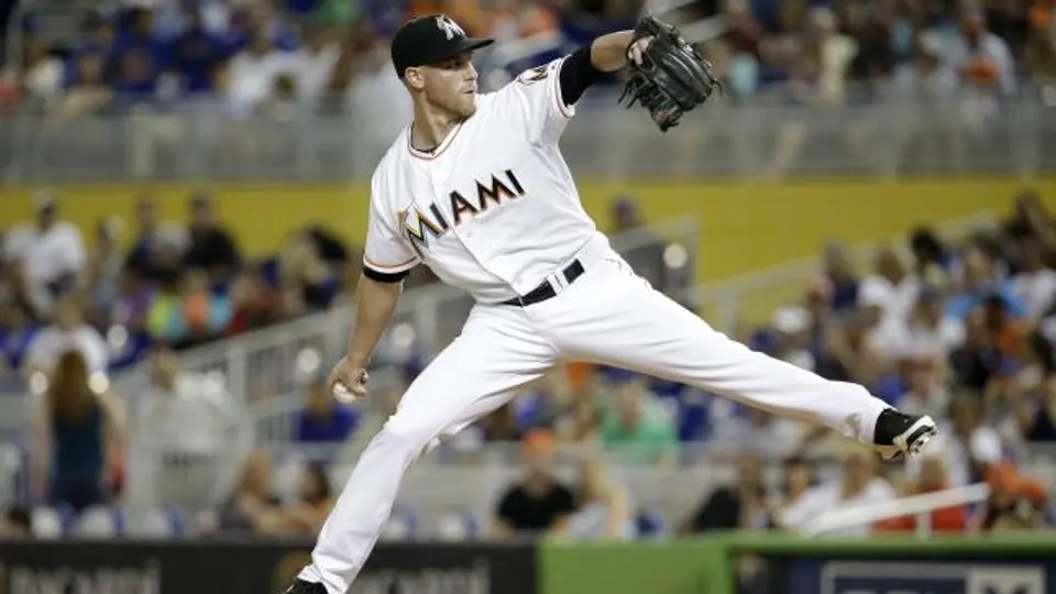 Hispana demanda a la MLB por discriminación
