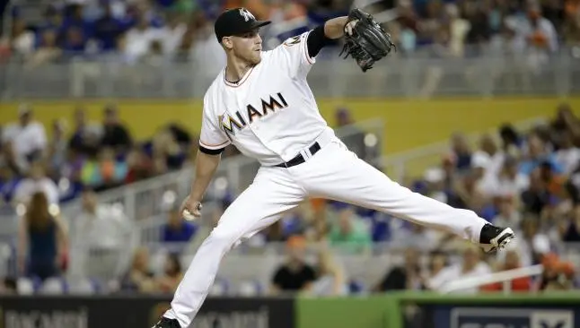 Hispana demanda a la MLB por discriminación