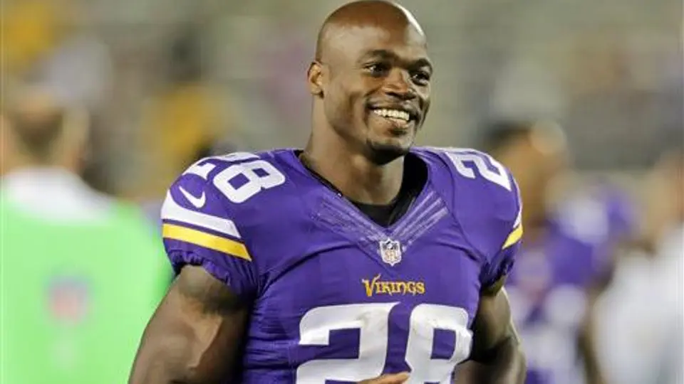 Peterson, reinstalado en la NFL tras anulación de su suspensión