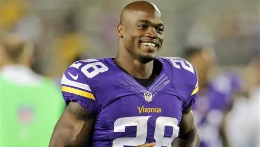 Peterson, reinstalado en la NFL tras anulación de su suspensión