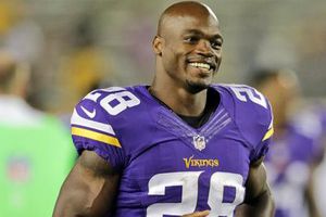 Peterson, reinstalado en la NFL tras anulación de su suspensión