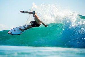 Conoce algunos tips para comprar una tabla de surf este verano