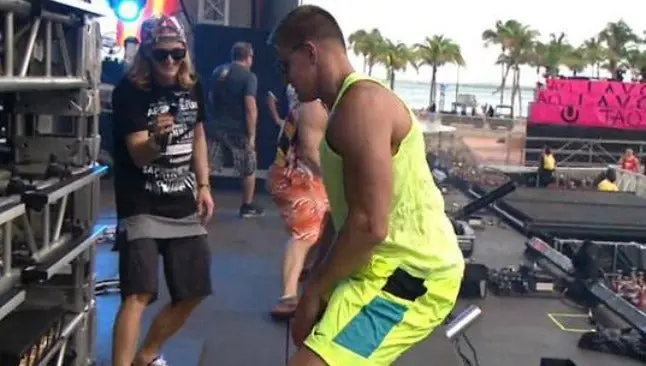 Rob Gronkowski hace 'twerking' en festival musical de Miami