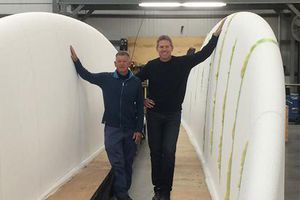 Construyen en EU la tabla de surf más grande del mundo