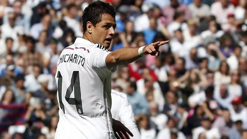 Chicharito festeja liderato de las Chivas