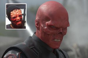 Hombre se opera para ser como Red Skull