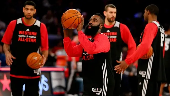 Constelación de estrellas de la NBA chocan en Nueva York