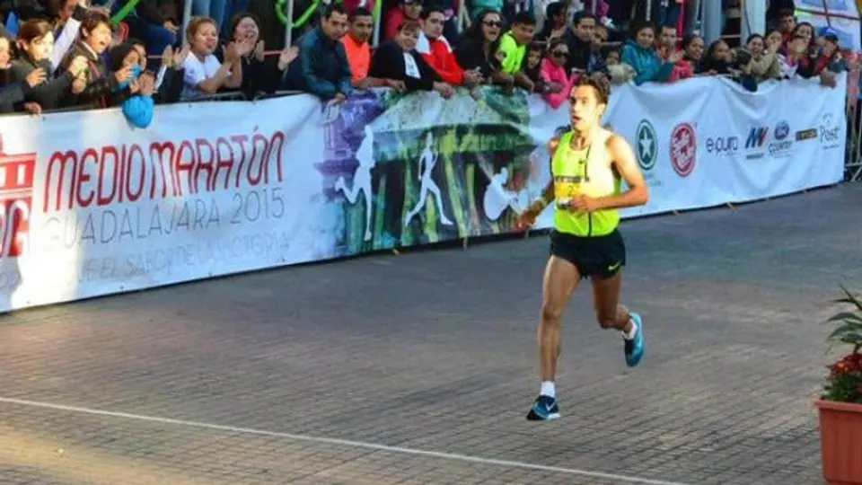 Barrios rompe dominio keniano en Medio Maratón tapatío