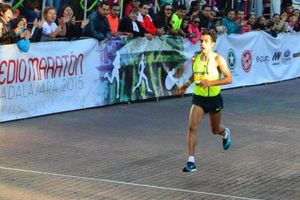 Barrios rompe dominio keniano en Medio Maratón tapatío