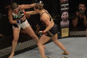 Ronda Rousey defiende su títuto tras noquear a Bethe Correia