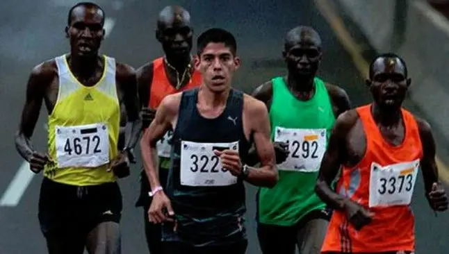 Mexicano gana el Medio Maratón Día del Padre