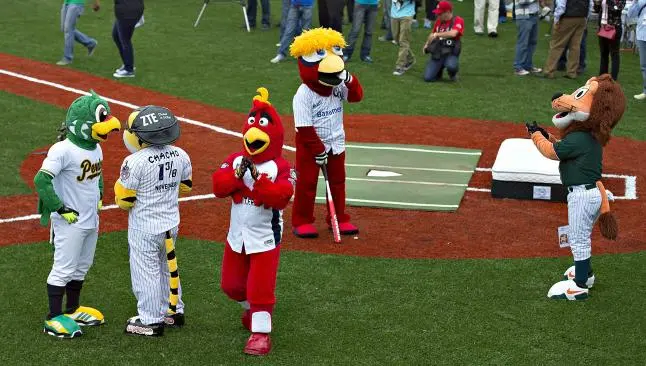 Zócalo vive una auténtica fiesta en el Home Run Derby